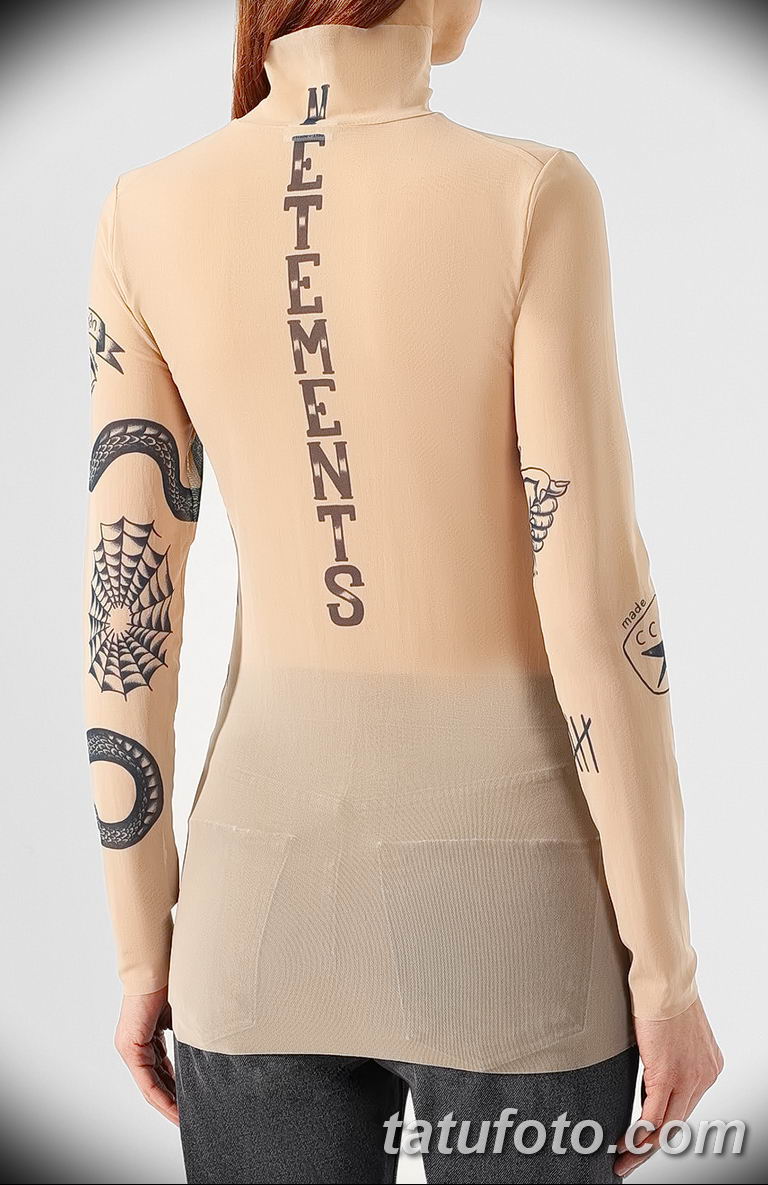 Показ модной коллекции Vetements в Париже - одежда с уголовными тату куполами и матом - фото 4