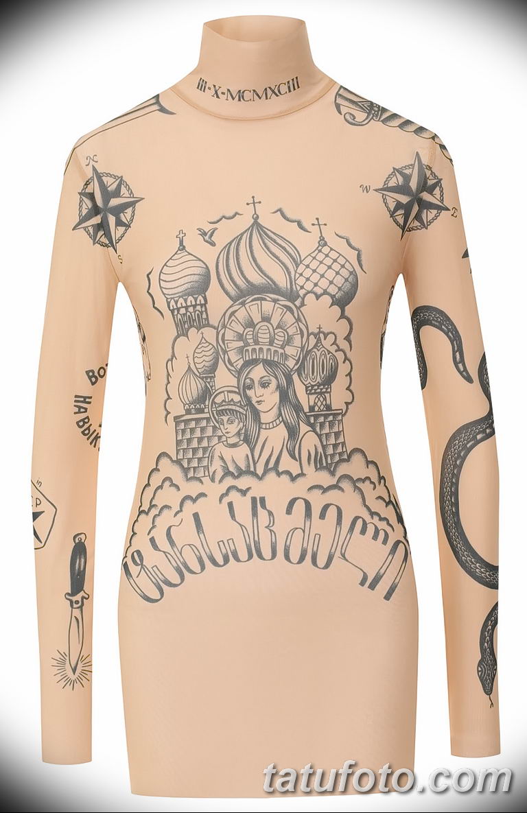Показ модной коллекции Vetements в Париже: одежда с уголовными тату, куполами и матом