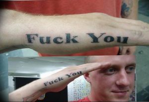 Фото тату с надписью 'Fuck You' черным цветом на предплечье. Простой шрифт, прямолинейный дизайн, вызывающий эпатаж.