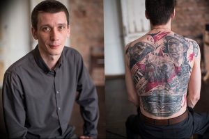 Фото тату: большая татуировка на спине мужчины, изображающая портреты исторических личностей и символы Советского Союза. Рисунок татуировки выполнен в реалистичном стиле.