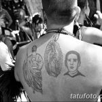 Фото тату на спине с изображением Иисуса, Девы Марии и портрета человека. Изображения выполнены в черно-белом стиле.