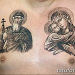 Фото тату Святителя Николая и Богоматери с младенцем на груди мужчины. Детализированные изображения в черно-белом стиле.