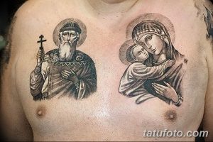Фото тату Святителя Николая и Богоматери с младенцем на груди мужчины. Детализированные изображения в черно-белом стиле.