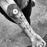 Фото тату музыка черный 15.06.2019 №037 - music tattoos black - tatufoto.com