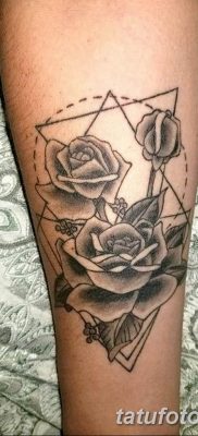 Фото тату роза с шипами 26.06.2019 №047 — spiked rose tattoo — tatufoto.com