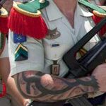 Фото человек с тату в униформе 16.06.2019 №030 - uniform and tattoo - tatufoto.com