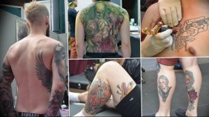 Коллаж фотографий, демонстрирующий процесс нанесения татуировки на спину, ноги и руки мужчины, с изображением крыльев, черепов и роз.