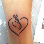 Фото маленькое тату лошадь 24.07.2019 №005 - small horse tattoo - tatufoto.com