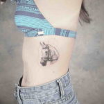 Фото маленькое тату лошадь 24.07.2019 №010 - small horse tattoo - tatufoto.com