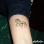 Фото маленькое тату лошадь 24.07.2019 №022 - small horse tattoo - tatufoto.com