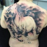 Фото тату лошади на спине 24.07.2019 №007 - horse tattoo on the back - tatufoto.com