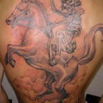Фото тату лошади на спине 24.07.2019 №033 - horse tattoo on the back - tatufoto.com