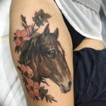 Фото тату лошадь на бедре 24.07.2019 №004 - horse tattoo on thigh - tatufoto.com