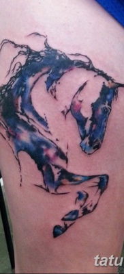 Фото тату лошадь на бедре 24.07.2019 №012 — horse tattoo on thigh — tatufoto.com