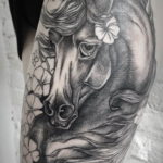 Фото тату лошадь на бедре 24.07.2019 №039 - horse tattoo on thigh - tatufoto.com