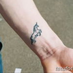 Фото тату лошадь на запястье 24.07.2019 №008 - horse tattoo on wrist - tatufoto.com