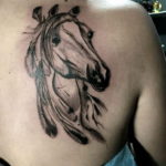 Фото тату лошадь на плече 24.07.2019 №011 - horse tattoo on shoulder - tatufoto.com