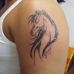 Фото тату лошадь на плече 24.07.2019 №012 - horse tattoo on shoulder - tatufoto.com