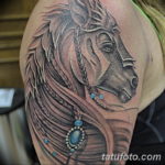 Фото тату лошадь на плече 24.07.2019 №017 - horse tattoo on shoulder - tatufoto.com