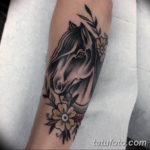 Фото тату лошадь на руке 24.07.2019 №004 - horse tattoo on hand - tatufoto.com