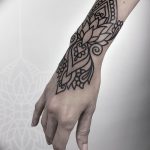 Фото тату орнамент на руке 10.07.2019 №001 - tattoo ornament on hand - tatufoto.com