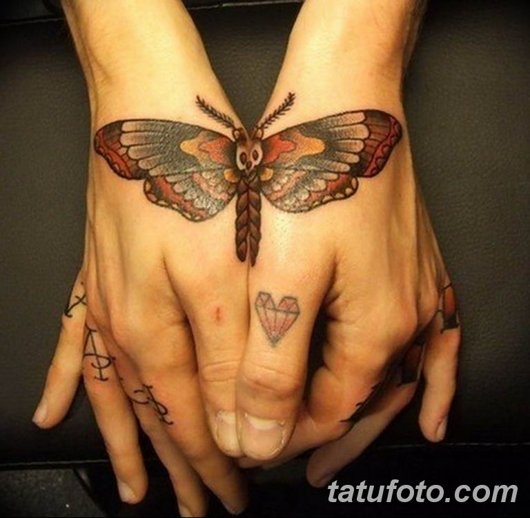 Тату бабочки мужчина. Тату бабочка. Тату мотылек. Тату бабочки на руке. Парные тату бабочки.