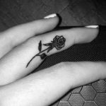 Фото красивые тату на пальцах 12.08.2019 №044 - beautiful finger tattoos - tatufoto.com