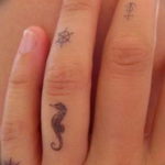 Фото красивые тату на пальцах 12.08.2019 №108 - beautiful finger tattoos - tatufoto.com