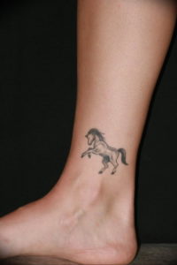 Фото красивые тату на щиколотке 12.08.2019 №033 - beautiful ankle tattoos - tatufoto.com