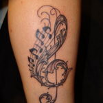 Фото скрипичный ключ тату 21.08.2019 №015 - treble clef tattoo - tatufoto.com