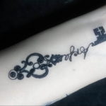 Фото тату ключ на запястье 21.08.2019 №008 - tattoo key on the wrist - tatufoto.com