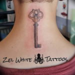 Фото тату ключ на шее 21.08.2019 №016 - tattoo key on the neck - tatufoto.com