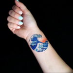 Фото тату океан на руке 13.08.2019 №002 - ocean tattoo on hand - tatufoto.com