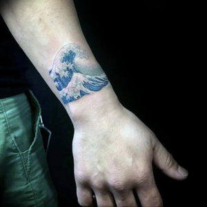 Фото тату океан на руке 13.08.2019 №009 - ocean tattoo on hand - tatufoto.com