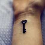 Фото тату сердце и ключ 21.08.2019 №041 - heart and key tattoo - tatufoto.com