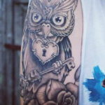 Фото тату сова с ключом 21.08.2019 №006 - owl tattoo with key - tatufoto.com
