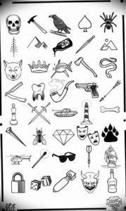 Коллаж из множества эскизов татуировок в стиле old school: череп, роза, кинжал, сердце, якорь и другие символы.
