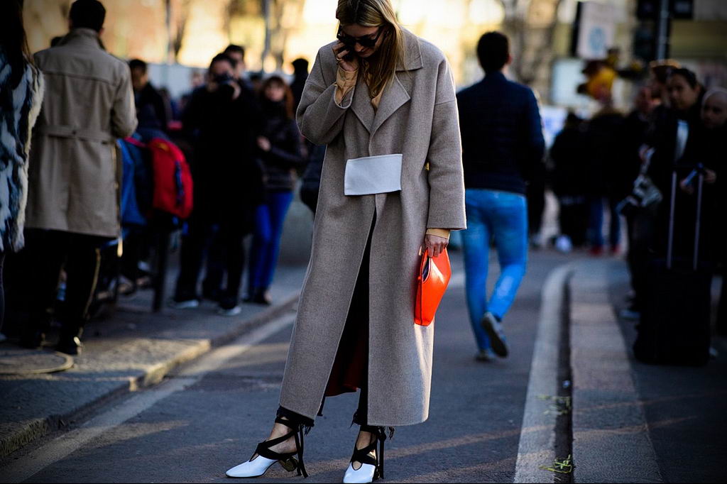 Пальто оверсайз. Пальто оверсайз Street Style. Пальто оверсайз стрит стайл. Макси пальто стрит стайл. Пальто макси стритстайл.