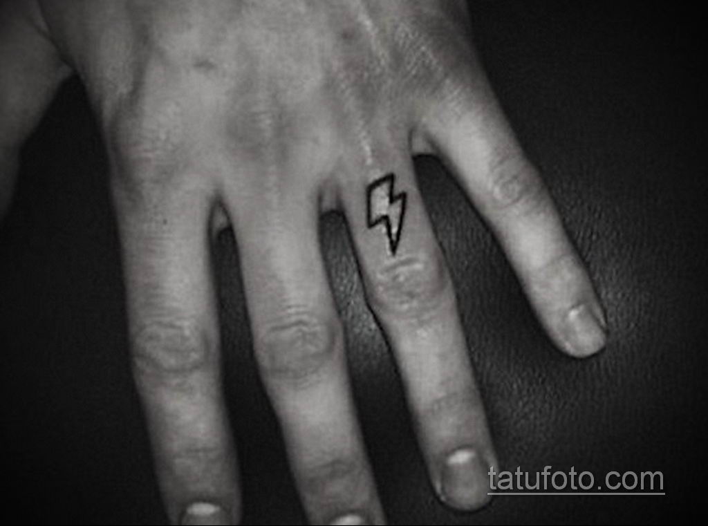 Фото тату молния на пальце 14.09.2019 № 004 - finger lightning tattoo - tat...