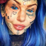 Амбер Люке и реакция соцсетей на ее новую татуировку нанесённую на щеке - фото 7