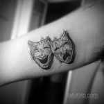 Вариант тату с театральной маской 09.09.2019 №003 - tattoo masks - tatufoto.com