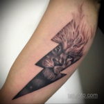 Фото тату лев в молнии 14.09.2019 №001 - lion tattoo in lightning - tatufoto.com