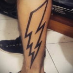 Фото тату молния на ноге 14.09.2019 №002 - lightning leg tattoo - tatufoto.com