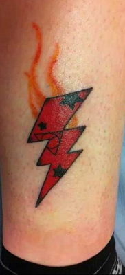 Фото тату молния на ноге 14.09.2019 №006 — lightning leg tattoo — tatufoto.com