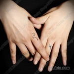Фото тату молния на пальце 14.09.2019 №013 - finger lightning tattoo - tatufoto.com
