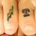 Фото тату молния на пальце 14.09.2019 №023 - finger lightning tattoo - tatufoto.com