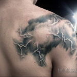 Фото тату молния на плече 14.09.2019 №001 - tattoo lightning on the shoulder - tatufoto.com