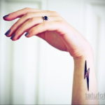 Фото тату молния на руке 14.09.2019 №028 - tattoo lightning on the arm - tatufoto.com