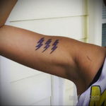 Фото тату молния на руке 14.09.2019 №036 - tattoo lightning on the arm - tatufoto.com