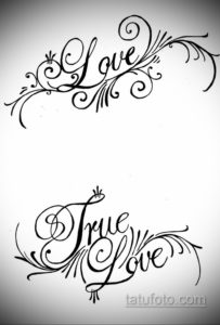 Черно-белый эскиз татуировки с надписями "Love" и "True Love", выполненными в изящном каллиграфическом стиле. Идеально подходит для запястья или щиколотки.